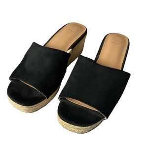 A new Day black faux suede upper espadrilles slide sandals size 6.5